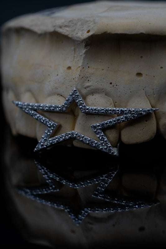 Close-up of four-tooth Star Style grillz set with VVS lab-grown diamonds in sterling silver or solid 14K gold.