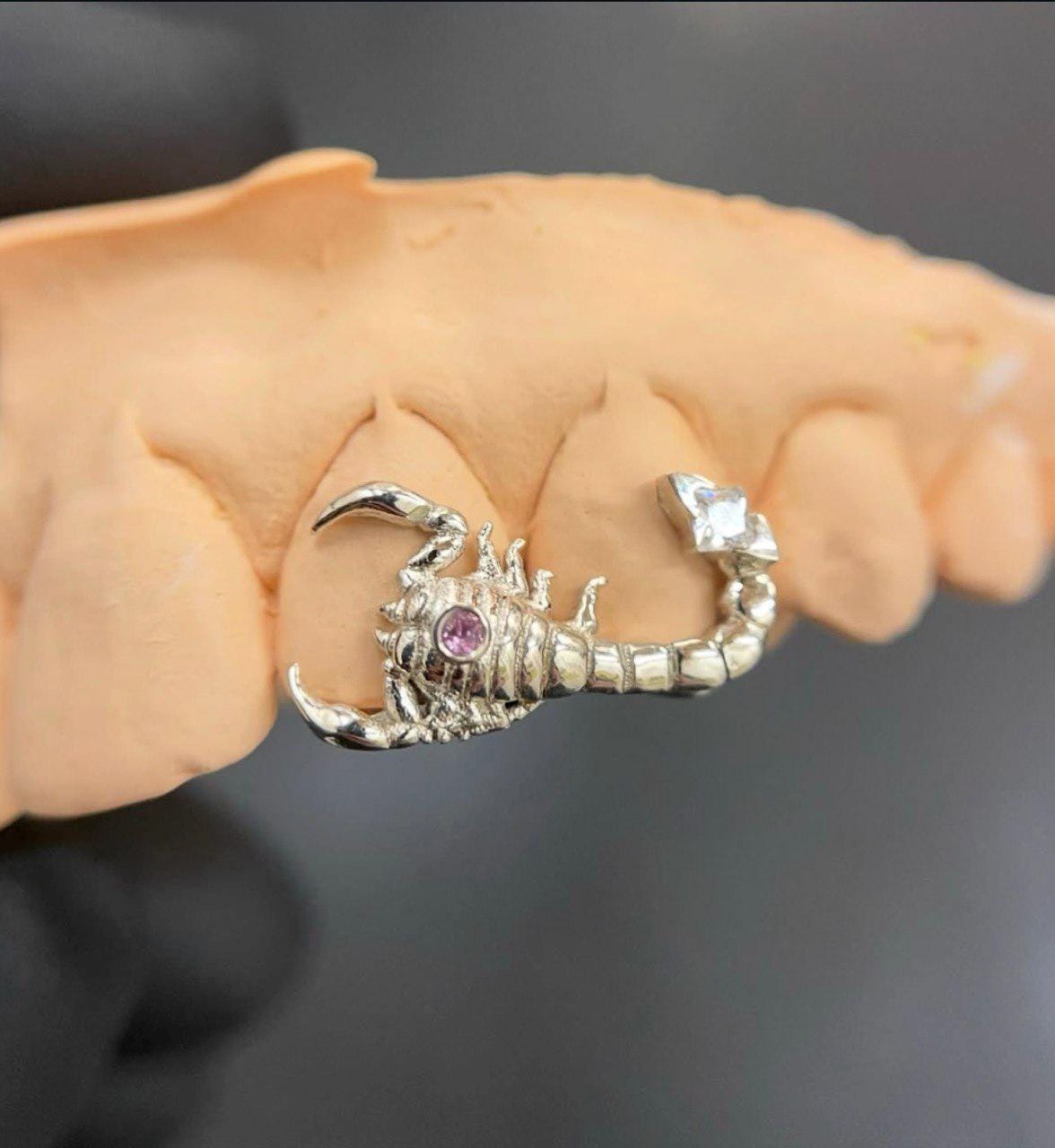 custom scorpion grillz-silver/gold, CAD-designed grillz with medical-grade precision