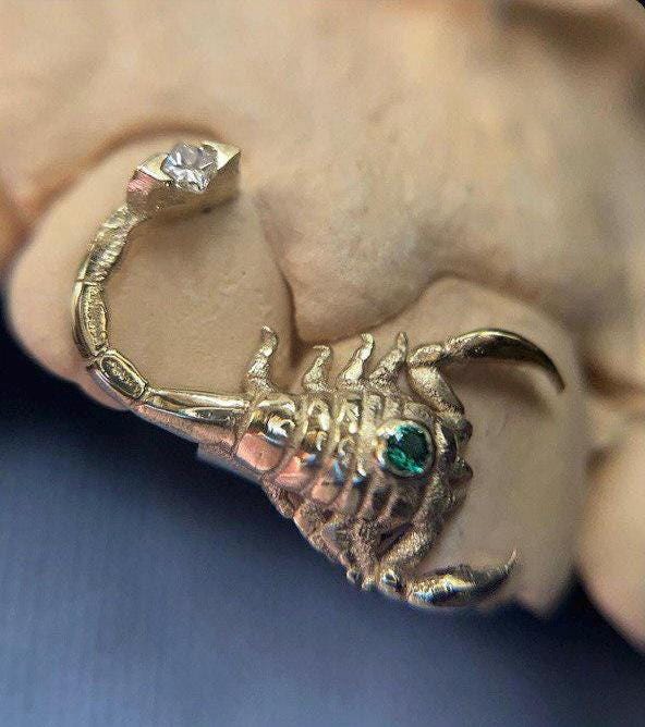 custom scorpion grillz-silver/gold, CAD-designed grillz with medical-grade precision