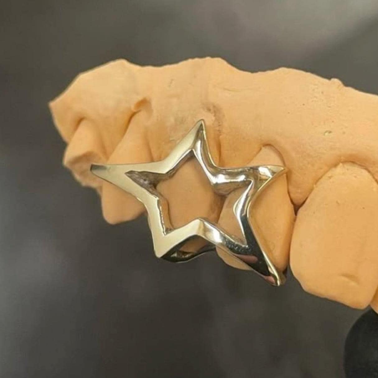 Star Shape Grillz Custom Made - silver and gold Grillz - fast shipping - high end polish