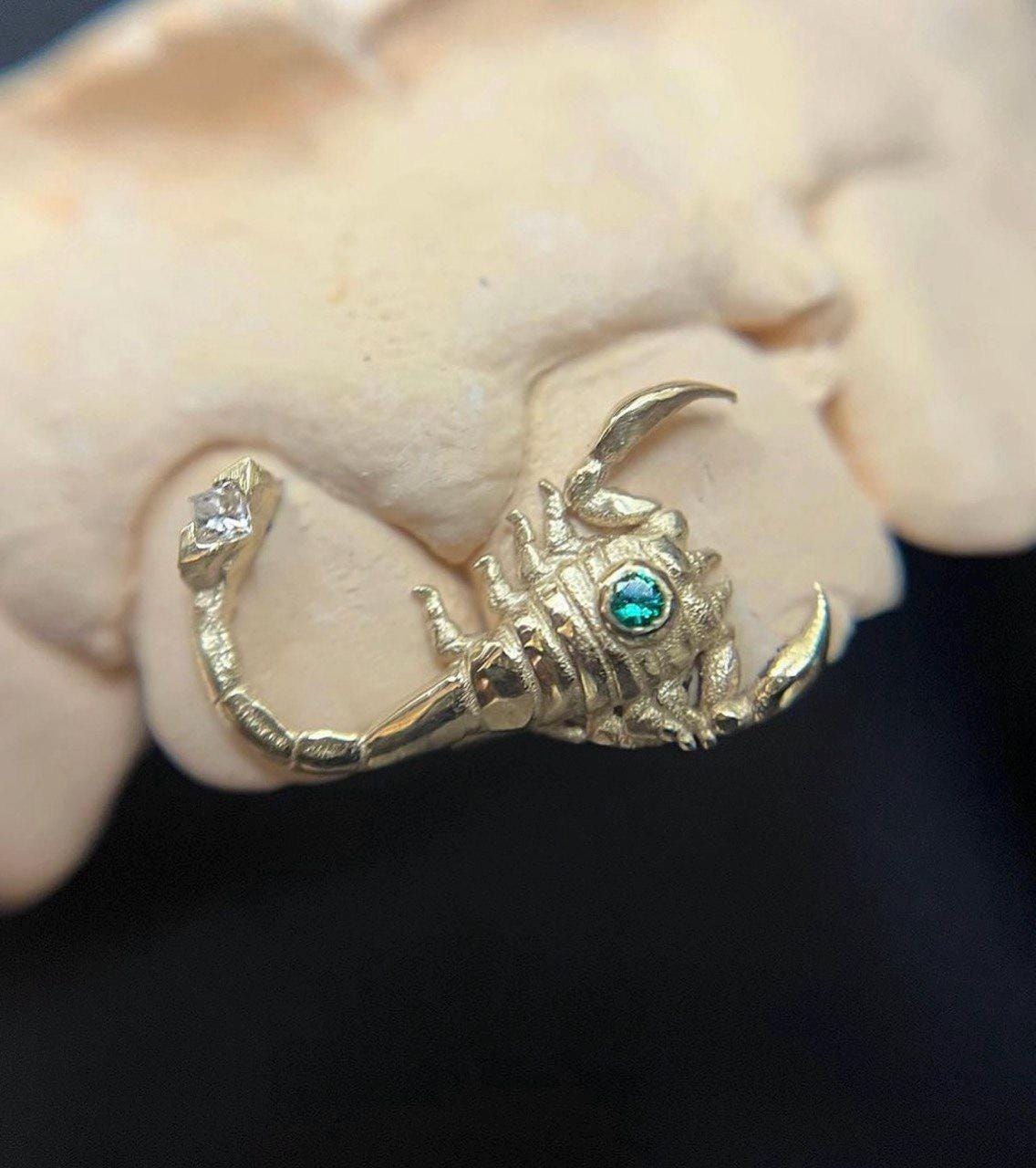 custom scorpion grillz-silver/gold, CAD-designed grillz with medical-grade precision